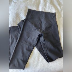 Old Navy Maternity ribbed flare leggings size XS